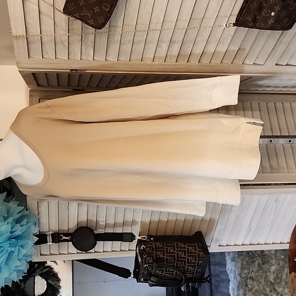 d & Co. Brand womans sweatshirt - Picture 3 of 7